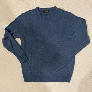 Crew neck sweater light blue